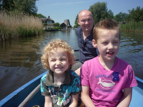 2 juni 2011, bootje varen in Giethoorn